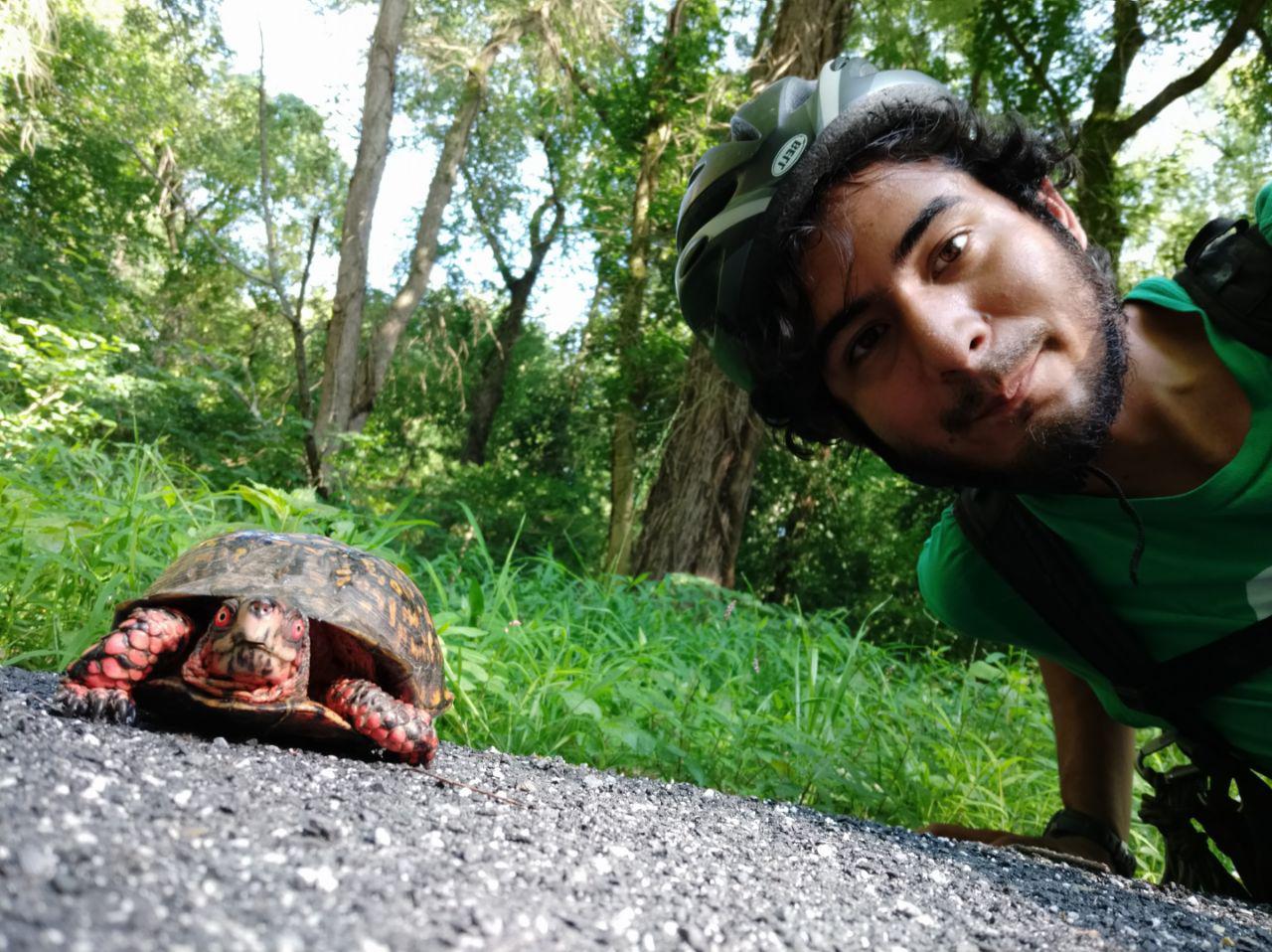 Yo y una tortuga roja